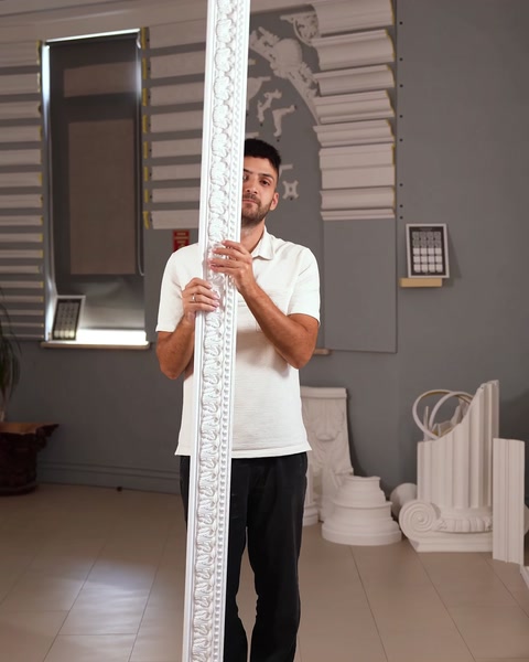 Straight border moulding length is displayed against the showroom backdrop