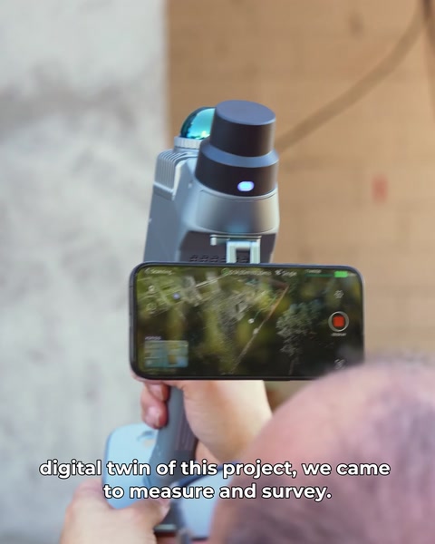 Scanner 3D portatile utilizzato per rilevare la facciata dell'edificio
