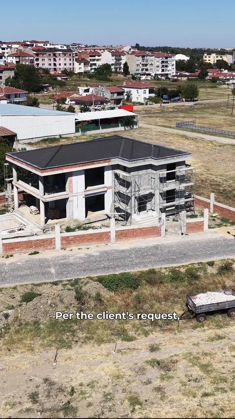 La vista aerea del progetto mostra la villa e il quartiere circostante
