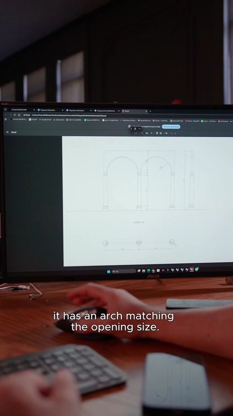 La vista CAD mostra un arco selezionato per la dimensione dell'apertura