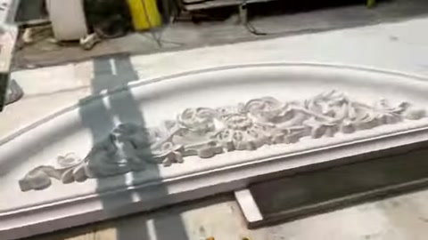Long decorative window surround profiles are arranged in the production area.