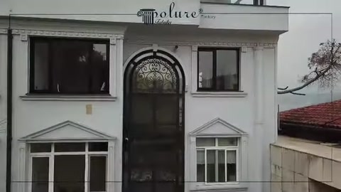 Kemerli giriş kapısı çevresinde söve ve denizlik detayları
