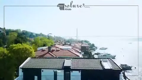 Köşkün çevresiyle birlikte çatı ve teras korkuluğu görünümü