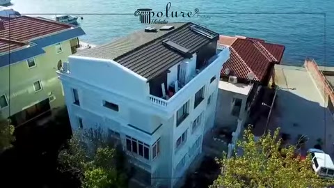 Veduta obliqua dal livello del tetto dell'edificio rinnovato a più piani