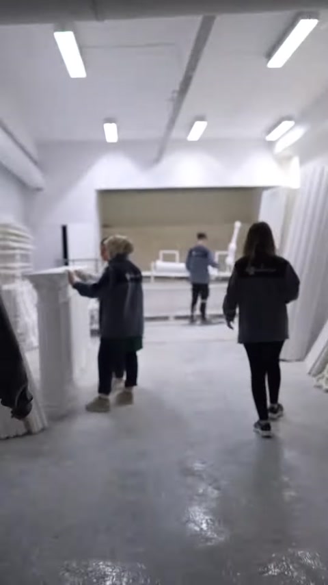 Produzione di colonne in poliuretano e colonne da tavolo in stile romano