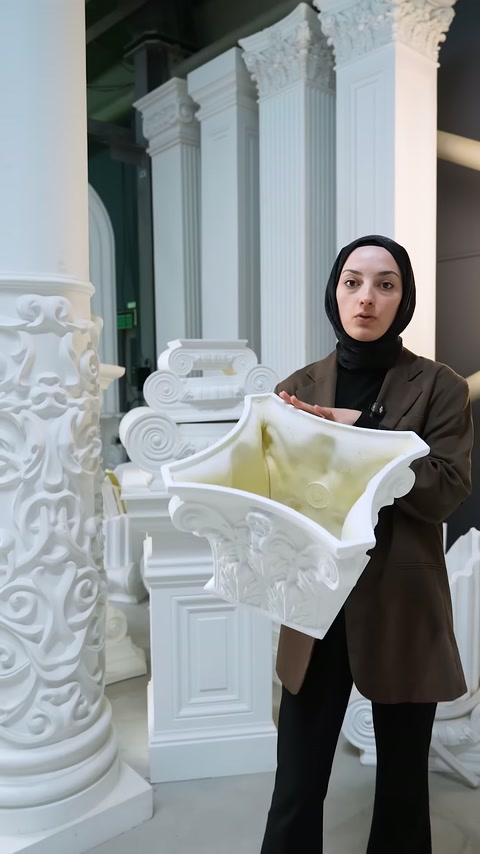 Presenter continues explanation while holding the filled column capital