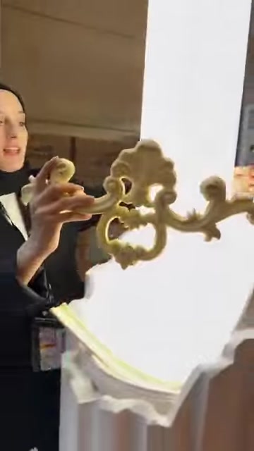 La flessibilità del prolungamento di un motivo curvo viene mostrata tirandolo