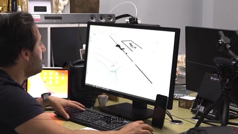 Un elemento decorativo per arco viene modellato in un disegno assistito dal computer