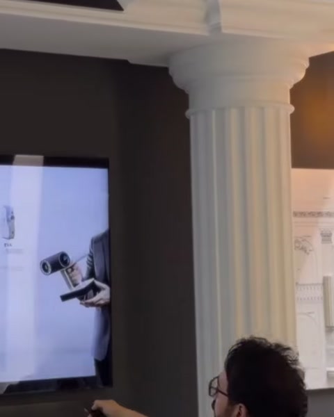 Klasik Sütunlu Fuar Tasarımı ile Zarif Mekânlar — 0:17