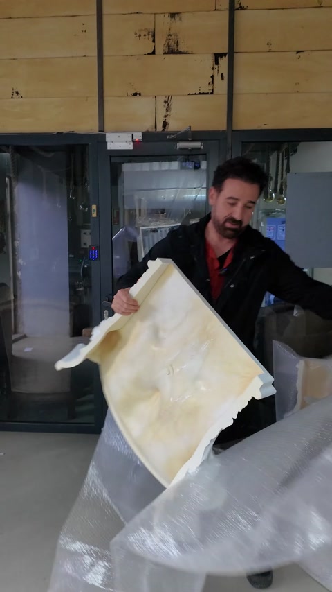 The inner surface and yellow polyurethane structure of the column capital are shown