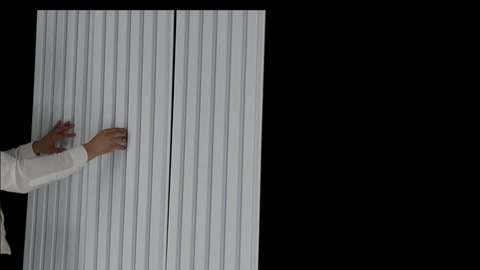 Wide surface of panel sample is demonstrated between applicator's hands.