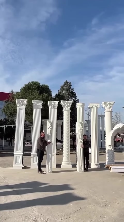 Column models with different shafts and capitals are arranged in a row