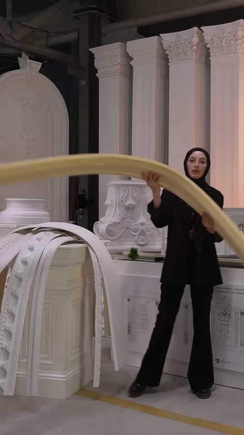 Flexible flat cornice is pulled from both ends to form a semicircle