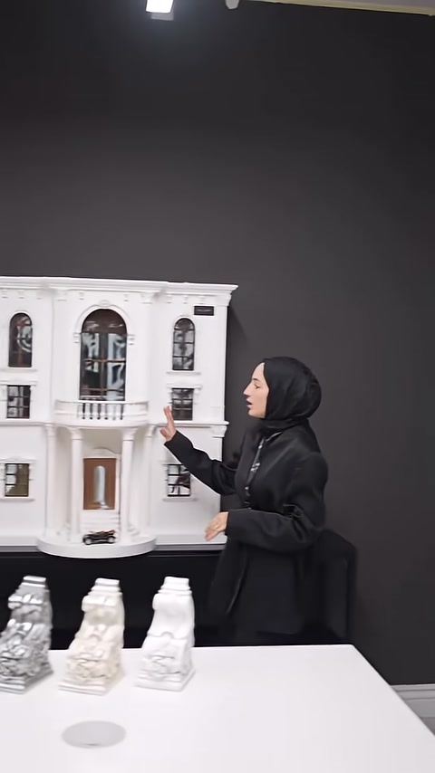 A building model demonstrating the exterior use of corbels is examined