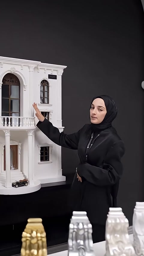The window surrounds and decorative facade details of the building model are visible
