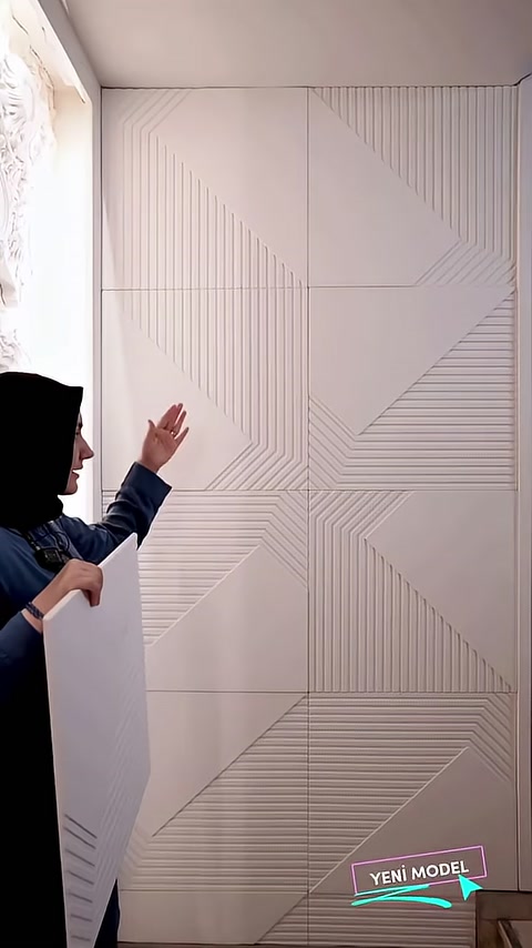 Applicazione a parete con giunzione di pannelli 3D dal motivo geometrico