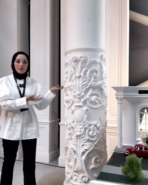 A decorative column model is presented among the architectural applications in the showroom.