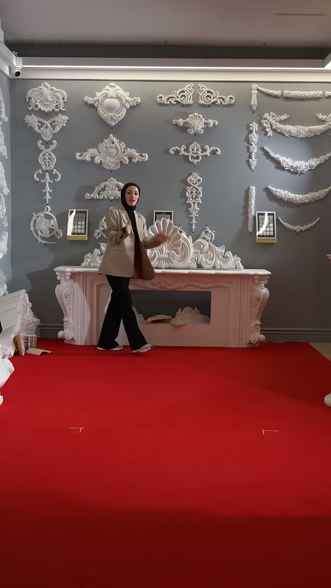 Presenter surrounded by decorative items continues the presentation in the showroom area.
