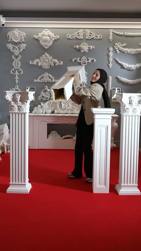 Presenter directs the interior hollow of a short decorative column toward the camera.