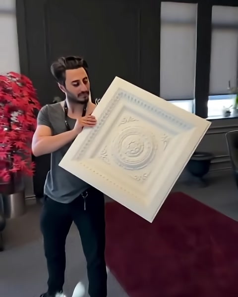Kare Kaset Kubbe ve Geometrik Tavan Panelleriyle Klasik Mimariyi Modern Alanlara Taşıyan Poliüretan — 0:12