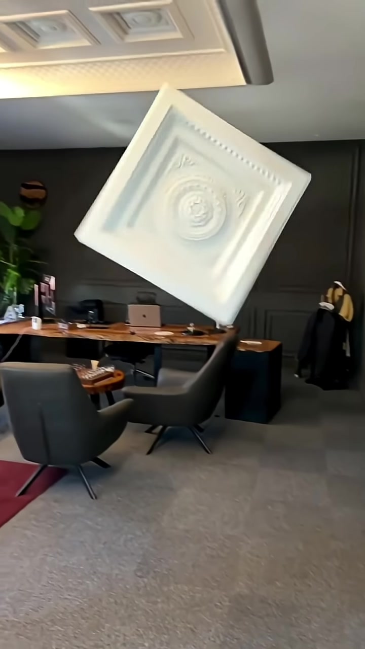 Cupola a Cassettoni Quadrata e Pannelli da Soffitto Geometrici in Poliuretano