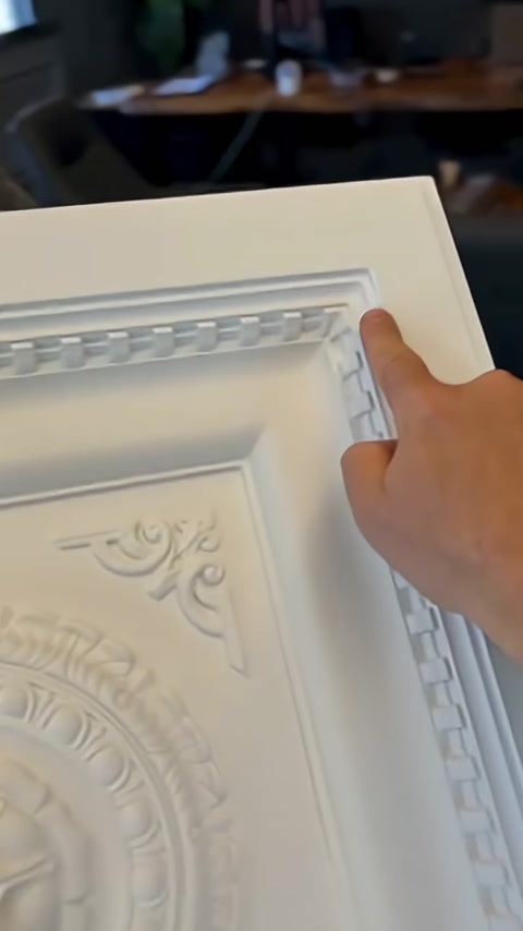 Giunzione angolare e dettagli della cornice del pannello quadrato osservati