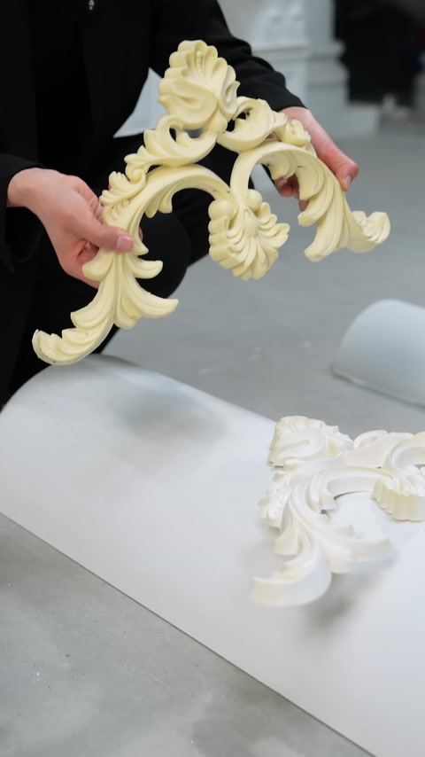 The bendable structure of a yellow flexible ornament piece is shown up close.