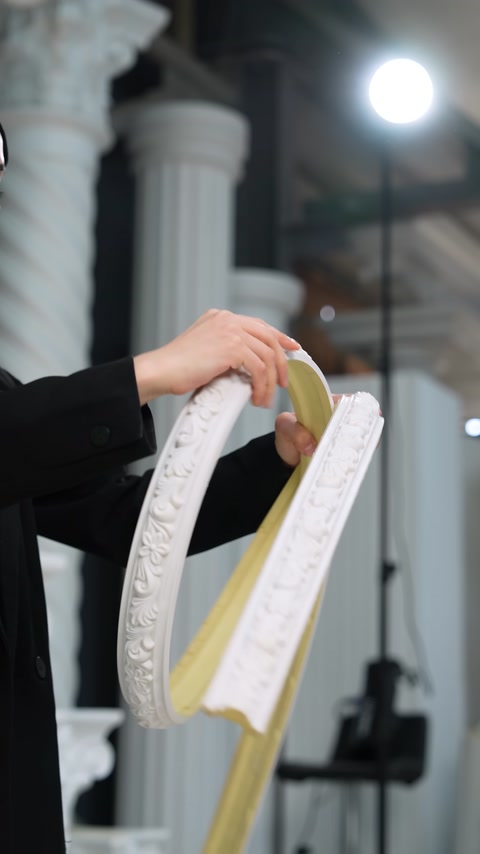 The difference in bending between two decorative mouldings is compared in close-up.