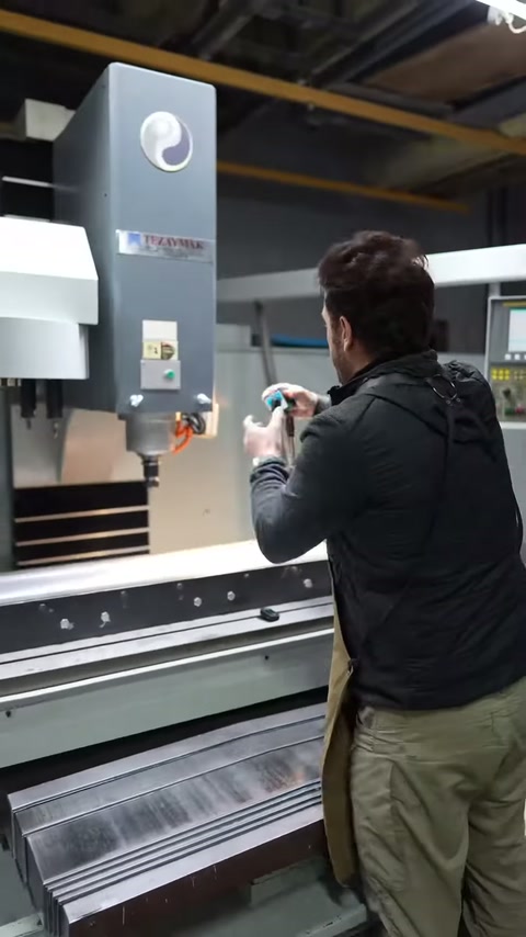 Operator examines the panel and measurement device together at the machine