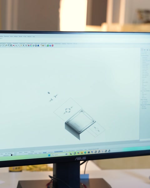 La vista di rendering tridimensionale dell'oggetto in poliuretano viene preparata sullo schermo