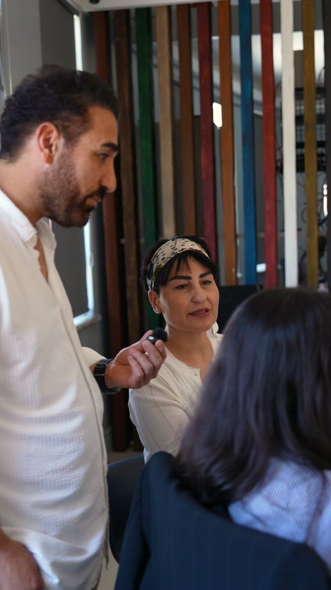A designer presents views on the decorative interior plan.