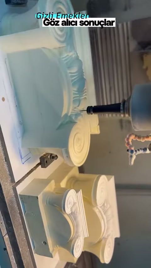 Volutes and central curve of the capital standing on the machine table are selected