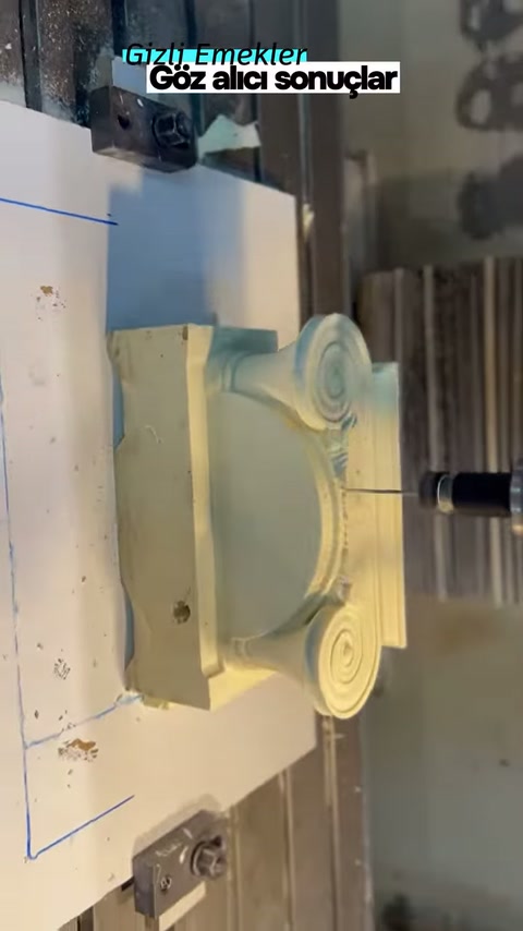 Processing tip advances horizontally in front of the capital's curved body