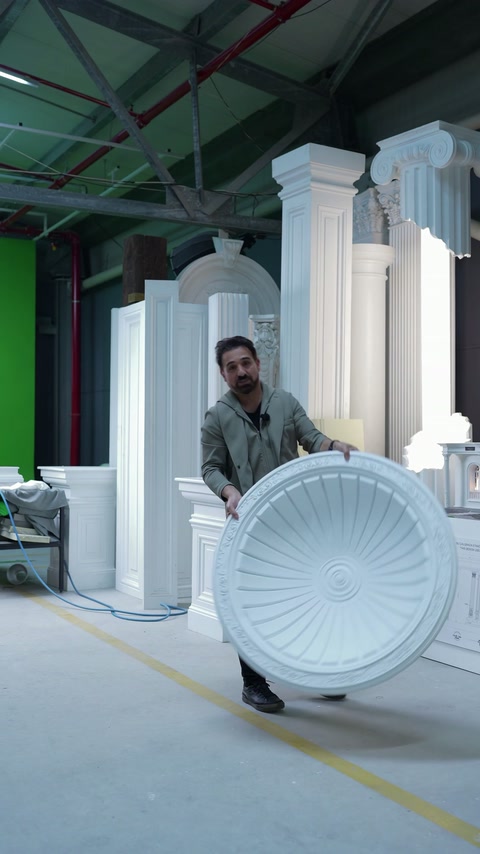 Presenter displays the full scale and pattern of the radial dome