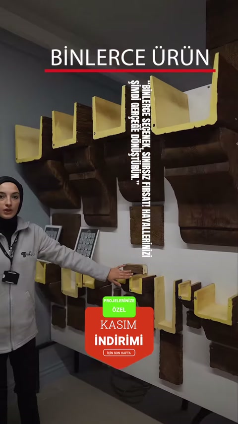 Profili sezionati di travi in stile legno vengono illustrati sulla parete dello showroom