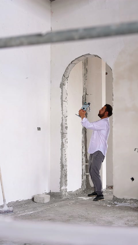 The arched doorway opening indoors is included in the scanning process