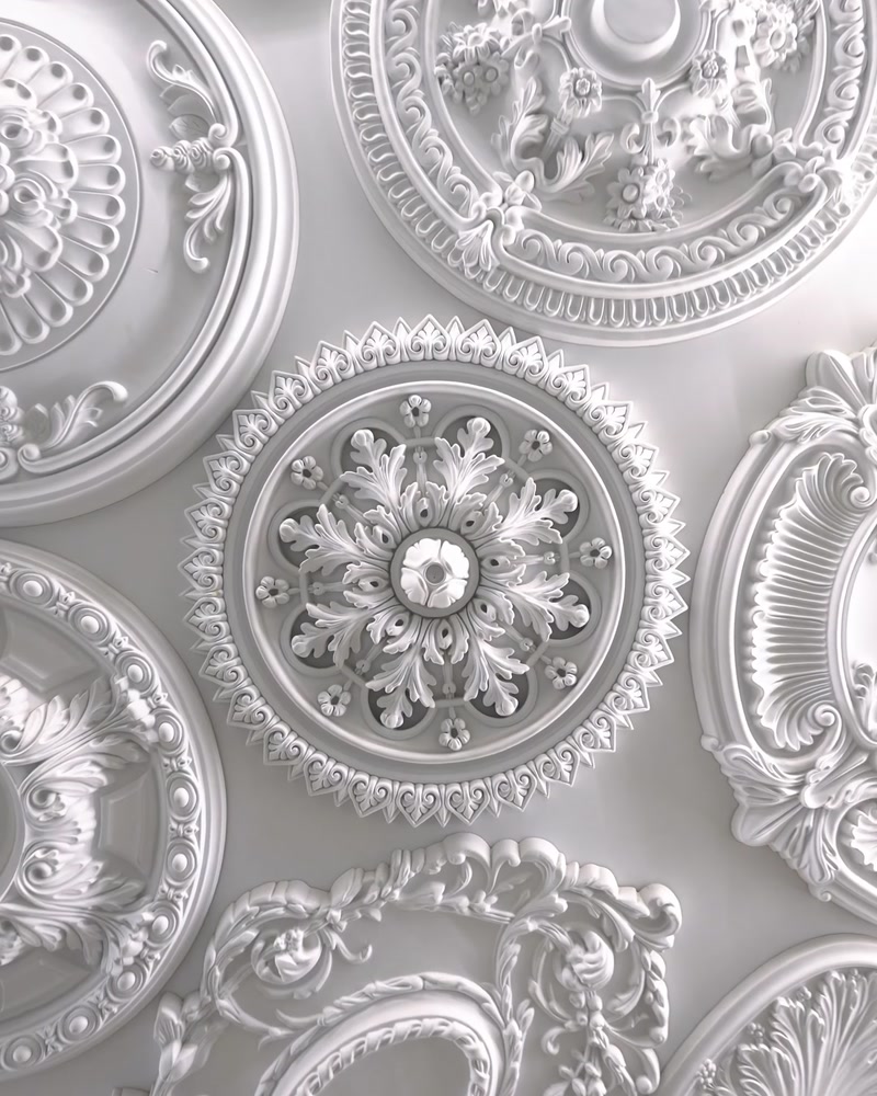 Rosoni e cupole in poliuretano per soffitto - 25 modelli per interni di lusso