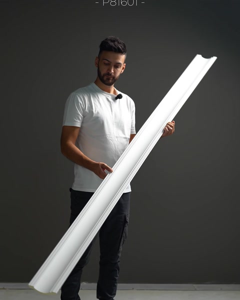 Wide-surfaced plain cornice profile displayed