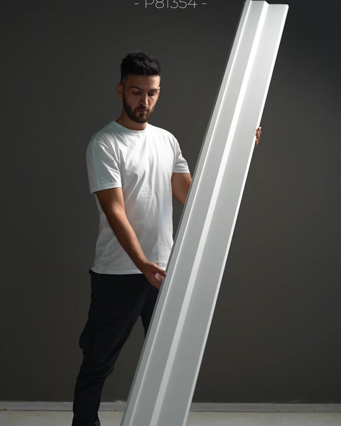 Plain smooth cornice profile displayed again