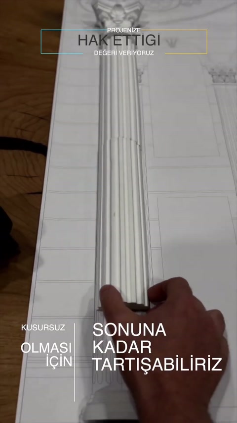 Uzatılan yivli sütun gövdesi teknik pafta boyunca konumlanıyor