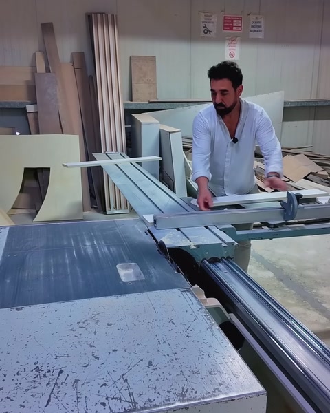 Cutting Polyurethane Cornice Mouldings and Fitting the Corner Ornament