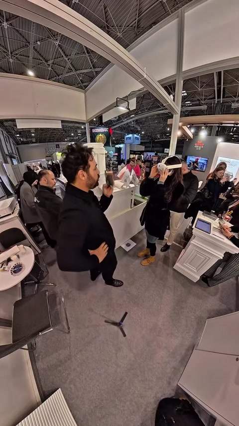 In tutto lo stand fieristico sono visibili modellini dei prodotti e una presentazione VR.