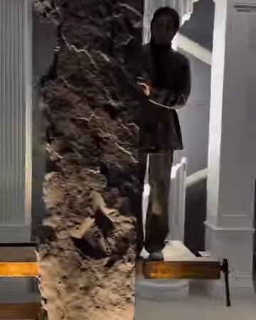 Pannello roccia con texture canyon esposto in posizione verticale