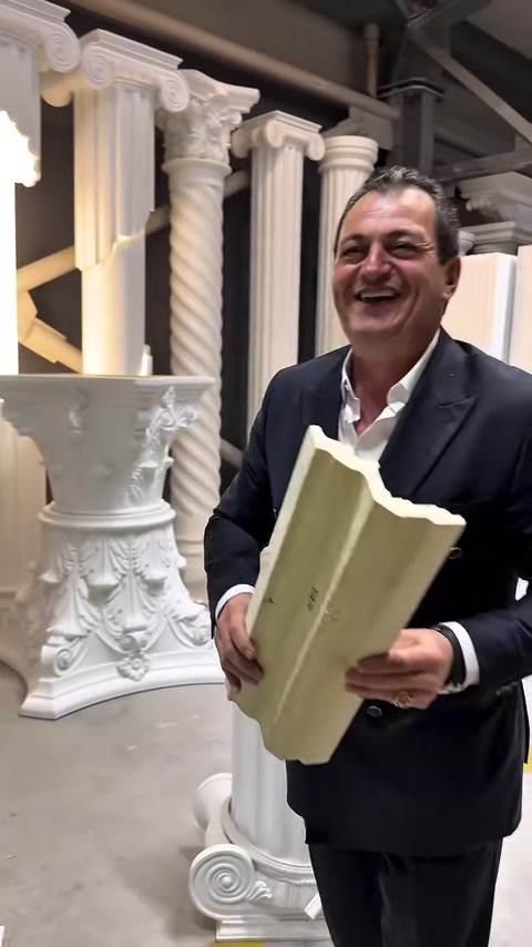 Sezione trasversale di un pezzo di profilo decorativo spesso presentato al cliente