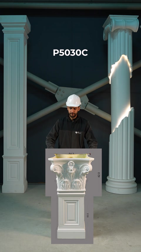 Korint üslubundaki sütun başlığı teknik çizim önünde gösteriliyor
