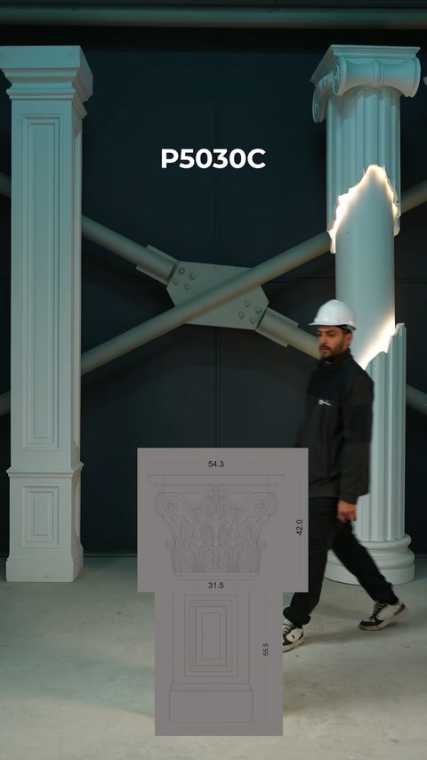 This video shows a draft of an acanthus-motif column capital from the front in the production area.