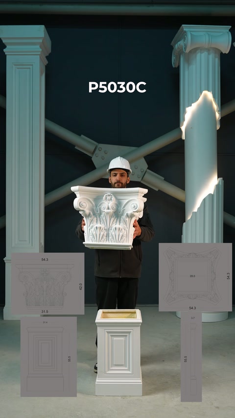 This video shows an acanthus-leaf column capital displayed from the front on a pedestal.