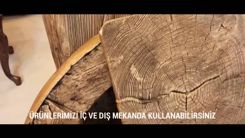 Natural grain and growth-ring details on a log cross-section