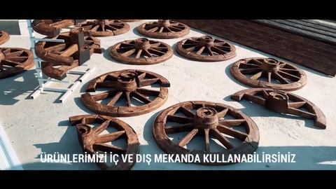 At arabası tekerleri ve kiriş parçalarının toplu görünümü