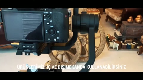 Wheels and beams on display in the workshop are monitored on the camera screen.